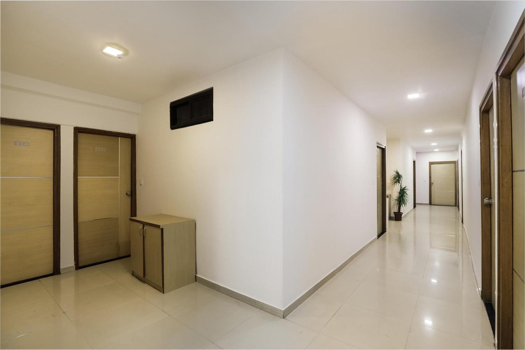 Oyo Hotel D Veeray Ahmedabad Exterior photo